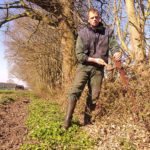 Boer plaatst afrastering